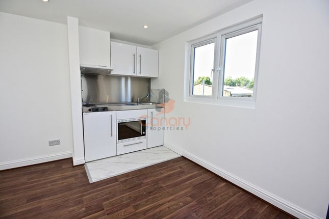 Maisonette for sale in Kilburn Lane, Queens Park, London