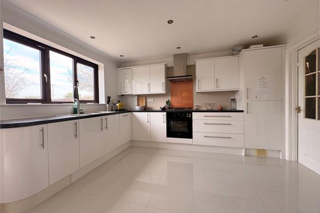 18, Armley Close, Northamptonshire photo 4