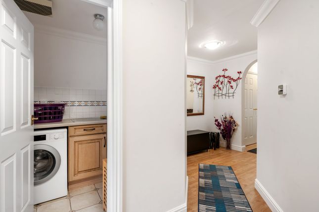 2 Furze Place Furze Hill, Redhill photo 3