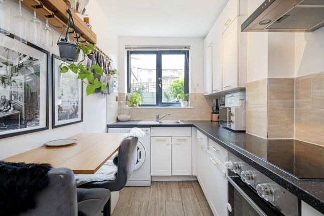 Flat 74, 91, Fairfield Road, London photo 4