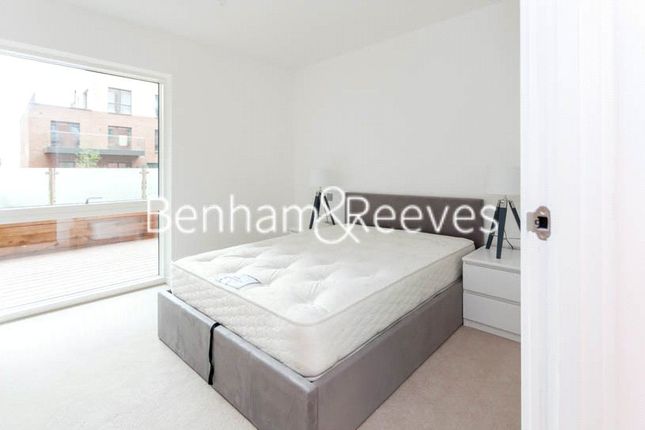 Flat 1, Queenscroft House, 22, Thonrey Close, London photo 3