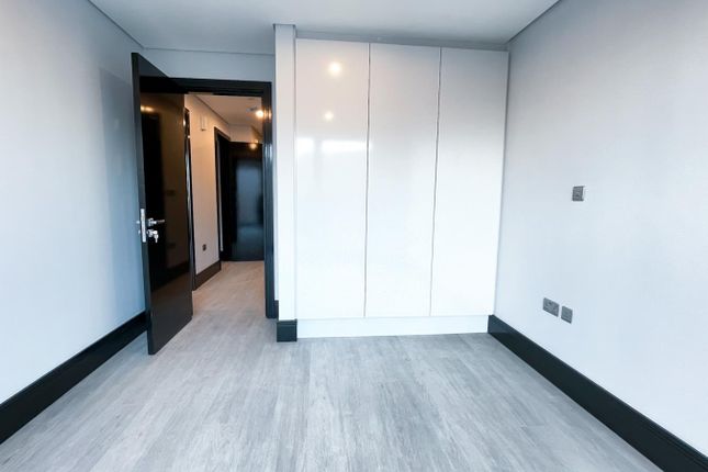 UK353, Flat 3, 6 Buckle Street, London photo 4