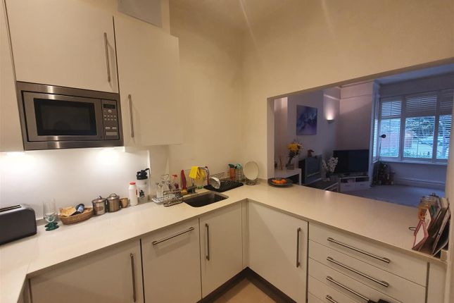 Flat 4, Tower Court, 1 Tower Road, Tadworth photo 3