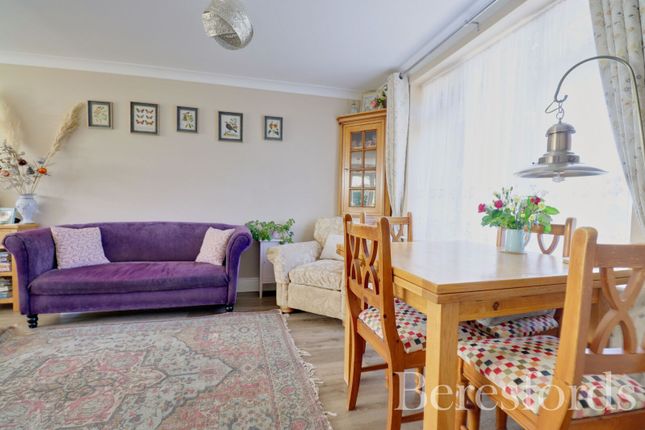 8, Hall Estate, Maldon photo 4