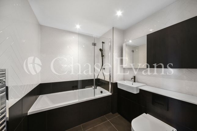 Flat to rent in Silverleaf House, The Verdean, Acton
