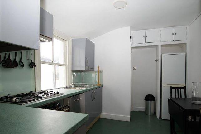Flat to rent in Prothero Road, Fulham, London
