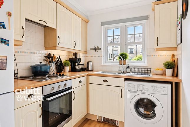 26, Bewick Gardens, Chichester photo 3