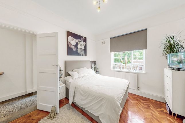 Flat 5, 9-10, Regent Square, London photo 3