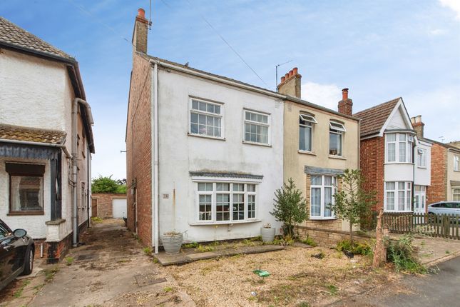 3-bed semi-detached on 19, Albert Street, Spalding, £130,000