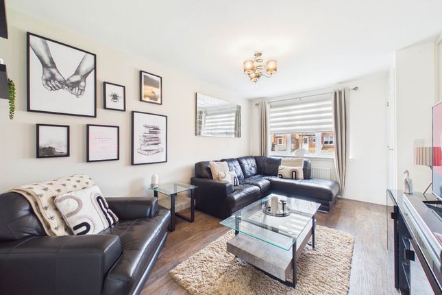 5, McIntosh Gardens, Carluke photo 2