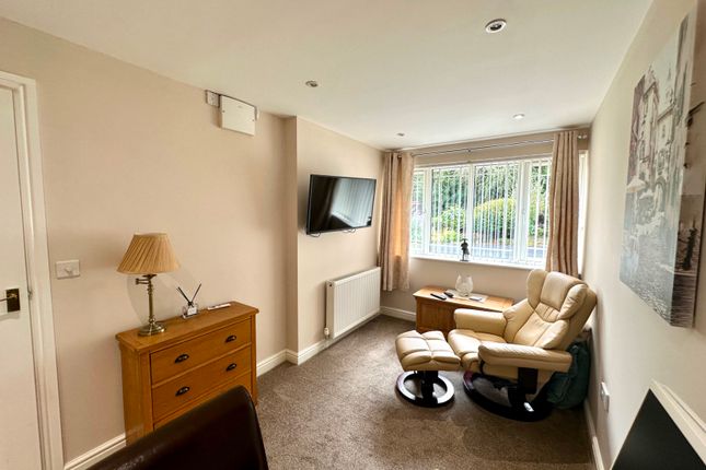 10, Redbourne Road, Bloxwich photo 3