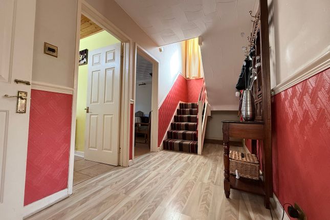 12, Derwen Deg Close, Abergavenny photo 2