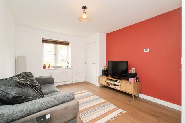 21, Partridge Way, Holt photo 2