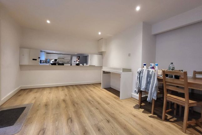 Flat to rent in Clapham Manor Street, London