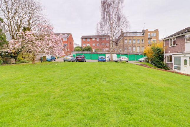 Thumbnail Maisonette for sale in Woodside Court, Woodside Avenue, London