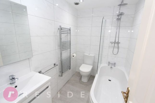 29, Wasp Mill Drive, Rochdale photo 3