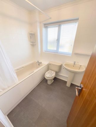 10, Newlands, Ashford photo 5