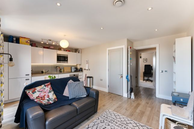 Flat for sale in Palmerston Road, Wimbledon, London