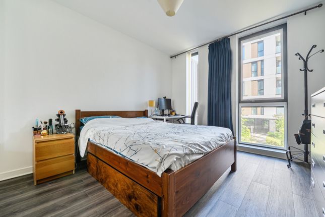 14 Quebec Way, London photo 3