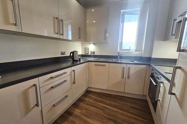 Flat to rent in Hatton Road, Wembley