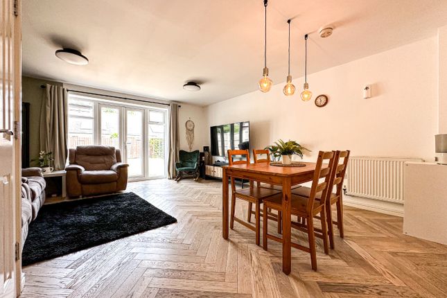 62, Leighton Drive, Taunton photo 4