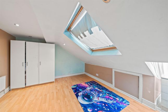 77, Estcourt Road, London photo 3