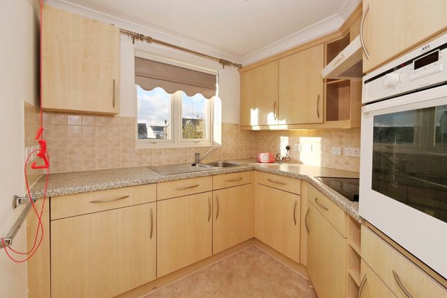 Stoneleigh Court, Porthcawl photo 4