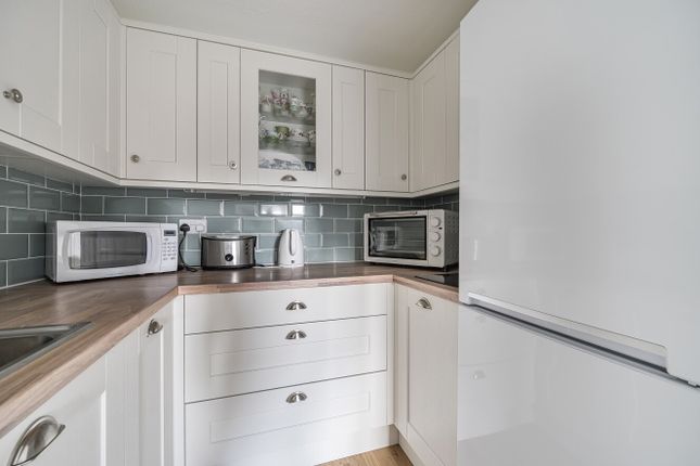 Flat 7, Homegreen House,, Wey Hill, Surrey photo 4