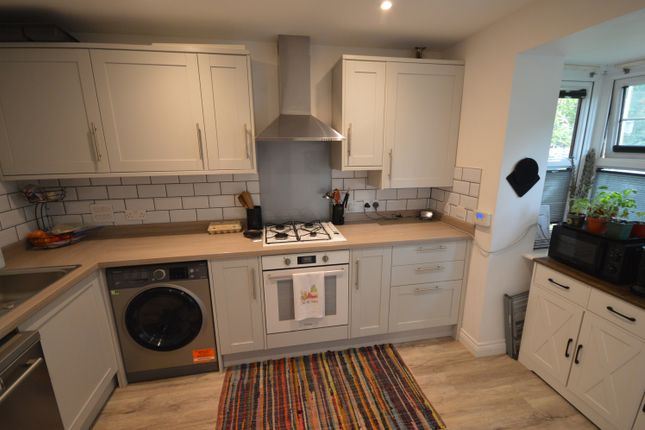 3 Buckland Gardens, Lymington, Hampshire photo 3