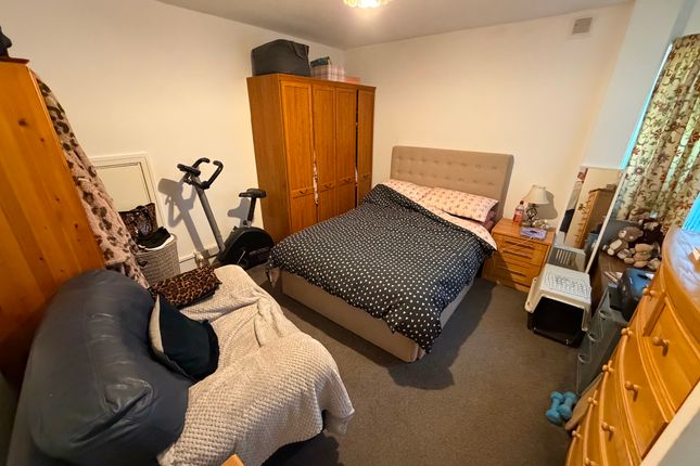 12 Pant-yr-Eos, Aberdare photo 5