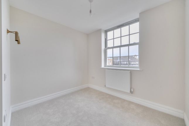 Apartment 2 The Atelier, 8, Upper High Street, Hampshire photo 3