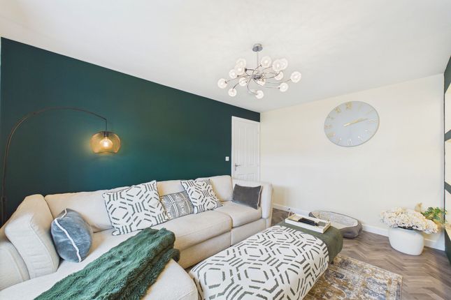 6 Admiral Close, Workington photo 4