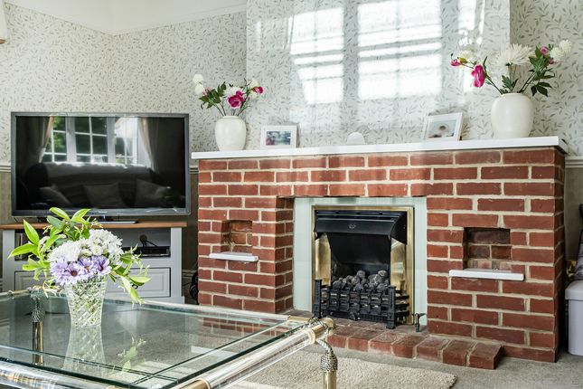 9 Dene Walk, West Parley, Ferndown photo 4