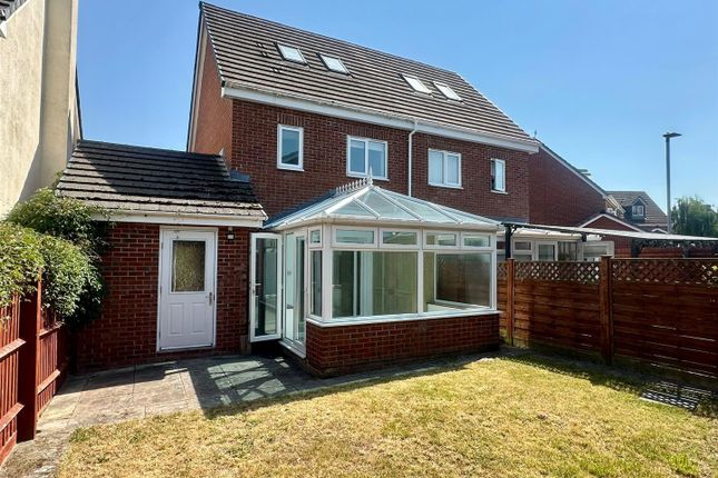 19, Woodfield Close, Kingstone photo 2