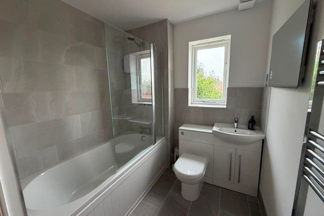 3, MILTON KEYNES photo 5