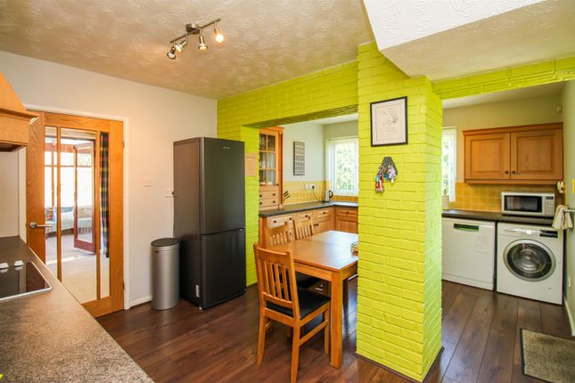 11, Wentworth Drive, Wakefield photo 4