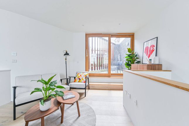 Thumbnail Flat to rent in Peckham High Street, Peckham Rye, London