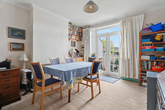21 Vale Road, Esher photo 4