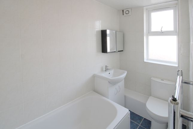 6, Bamford Avenue, Wembley photo 3