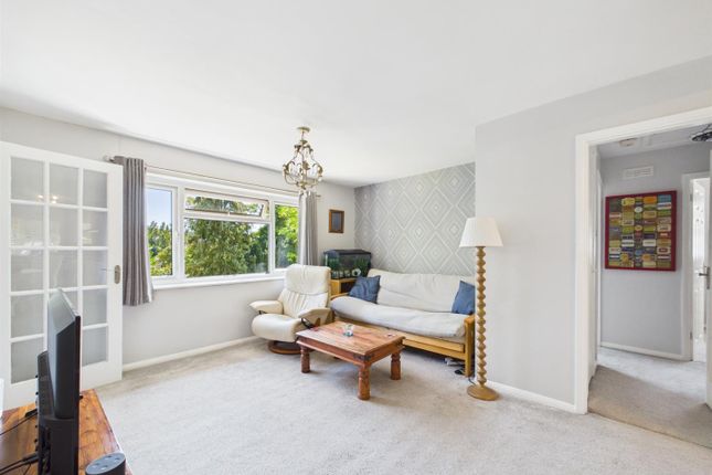 4, Drive Mead, Coulsdon photo 3