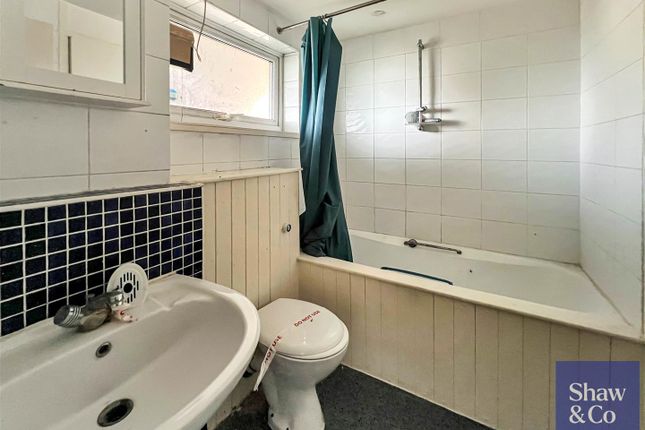 55, Harris Close, Hounslow photo 4