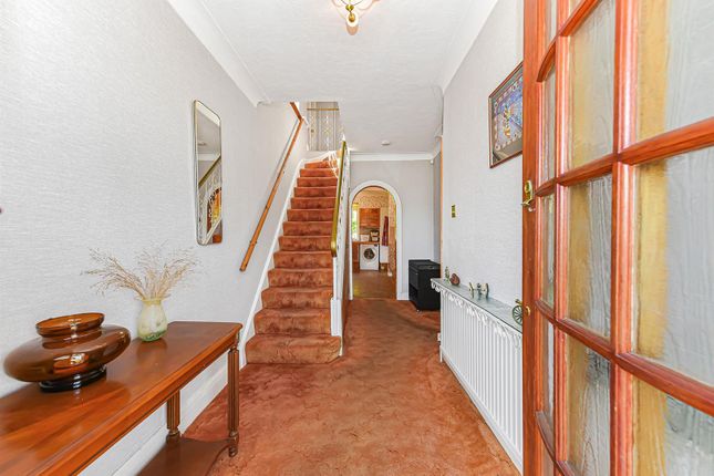 32, Larkshall Crescent, Highams Park photo 2