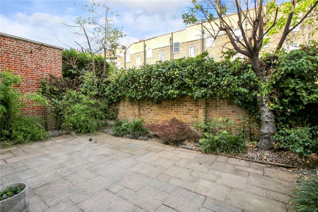 26, Pembroke Gardens Close, Kensington photo 3