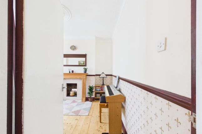 54, Hanbury Road, London photo 3