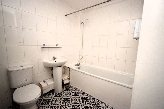 4 Ryefield Path, London photo 4