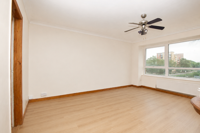 Studio flat on 800, Cranbrook Road, Ilford, £1,850/mo
