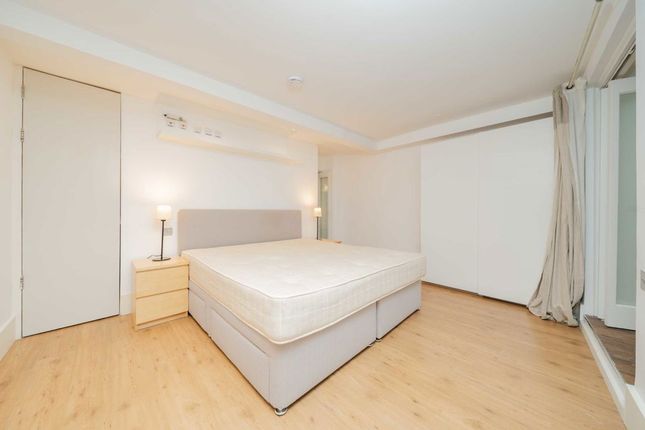 Basement, 39, Cornwall Crescent, London photo 3