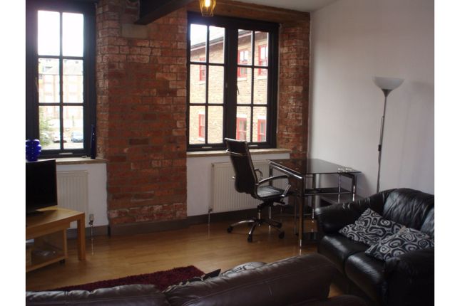 Flat for sale in Simpsons Fold East, Leeds