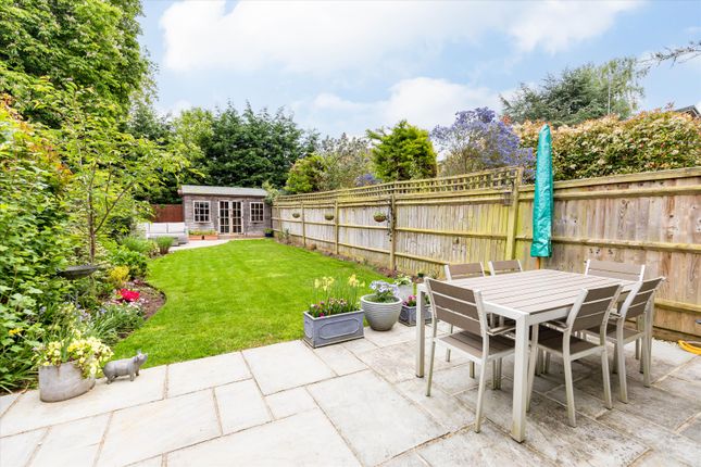 5, Coplestone Chase, Guildford photo 2