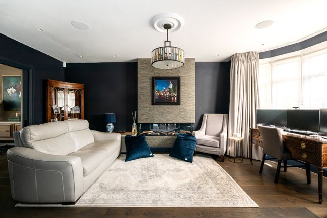 8, Coolgardie Avenue, Chigwell photo 4
